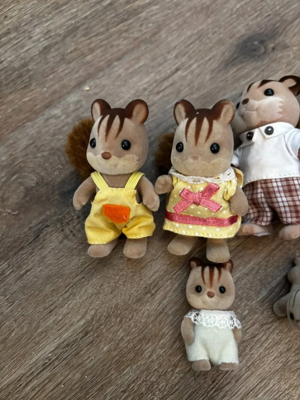 Lot 6 Sylvanian Families Calico Critters Walnut Squirrel w/ twin babies